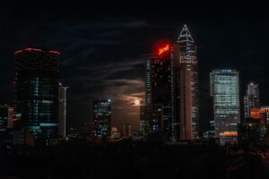 a city skyline at night