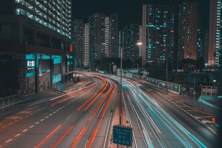 a city street filled with lots of traffic at night