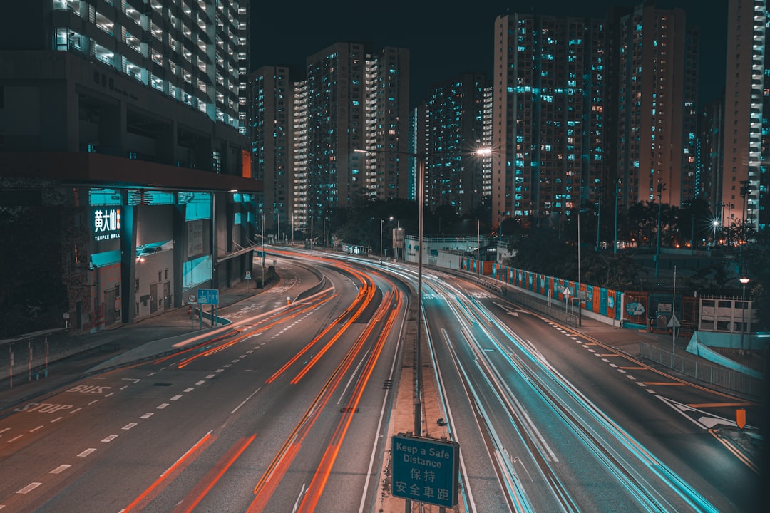 a city street filled with lots of traffic at night